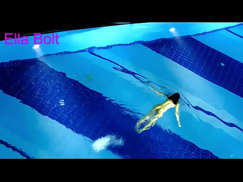 ❤️ Non posso smettere di guardare, giovane bionda catturata nuotare nuda nella piscina del resort ELLA BOLT Video di sesso di qualità al it.pornfuror.ru ️❤