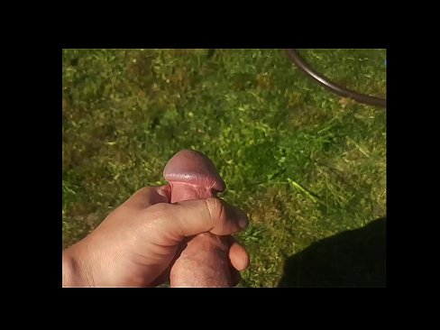 ❤️ Hot hottie si fa scopare la figa rosa e sborra con uno squirt in un giardino estivo Video di sesso di qualità al it.pornfuror.ru ️❤