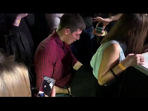 ❤️ Sesso reale in un nightclub russo. Ragazza russa di 18 anni nell'ano e nella vagina scopata in un nightclub Video di sesso di qualità al it.pornfuror.ru ️❤
